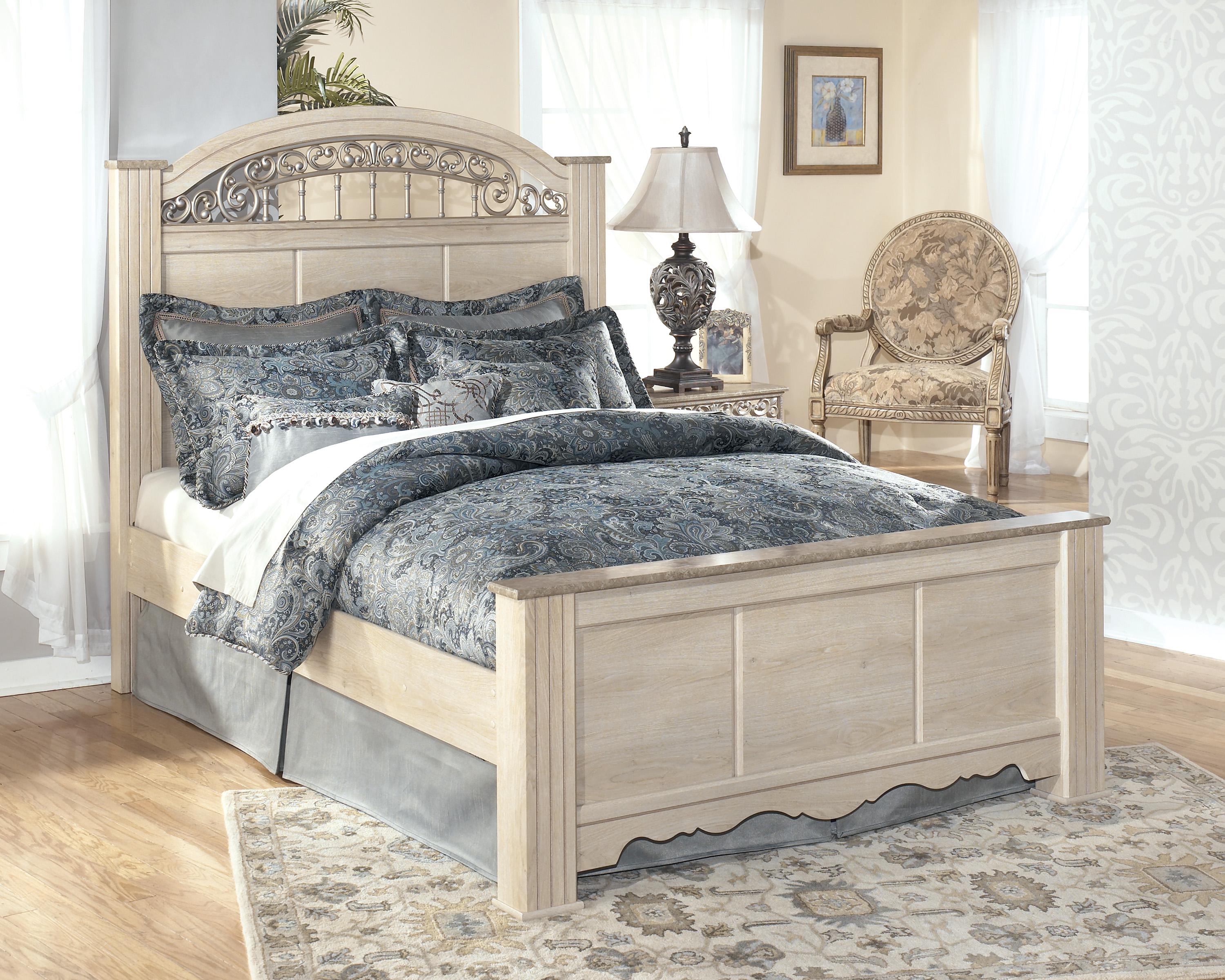 Signature Design by Ashley Catalina QueenSize Poster Bed with Ornate
